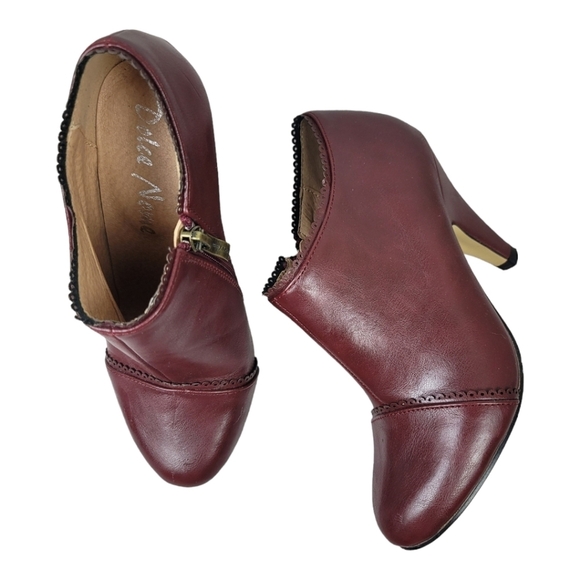 DOLCE NOME Inside Zip Ankle Booties in‎ Burgundy - Picture 9 of 14